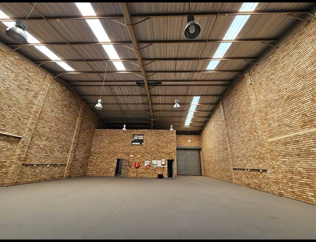 410M² WAREHOUSE TO LET IN LINBRO PARK
